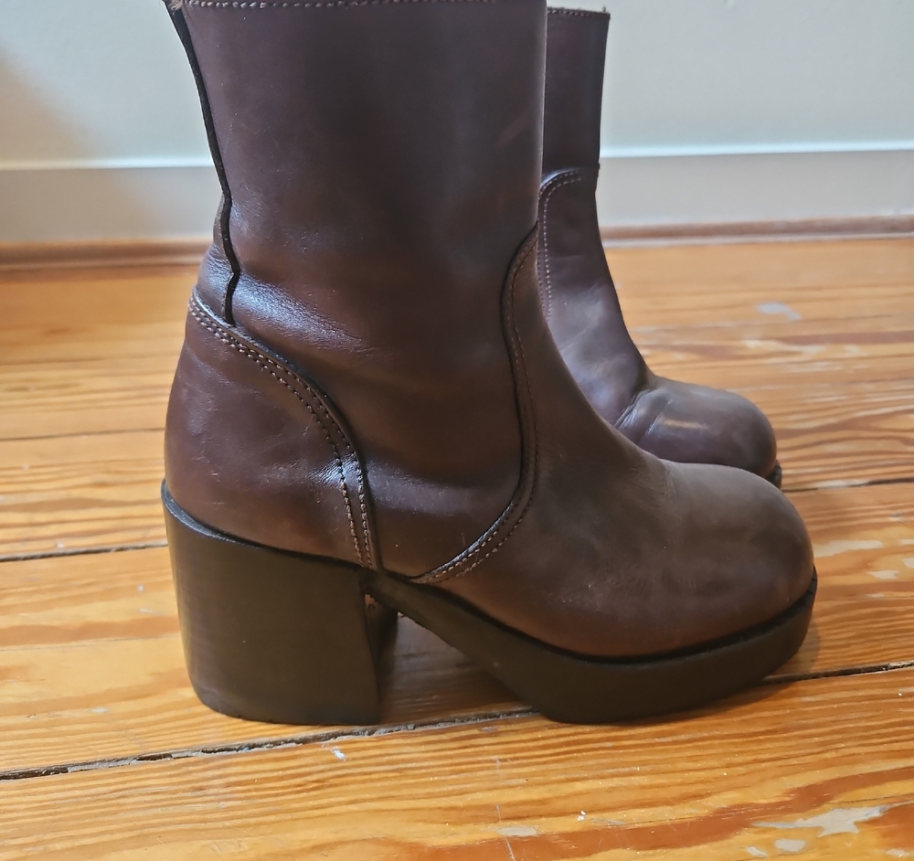 Vintage resoled platform Steve Madden Brown Leather Ankle Boots 7.5